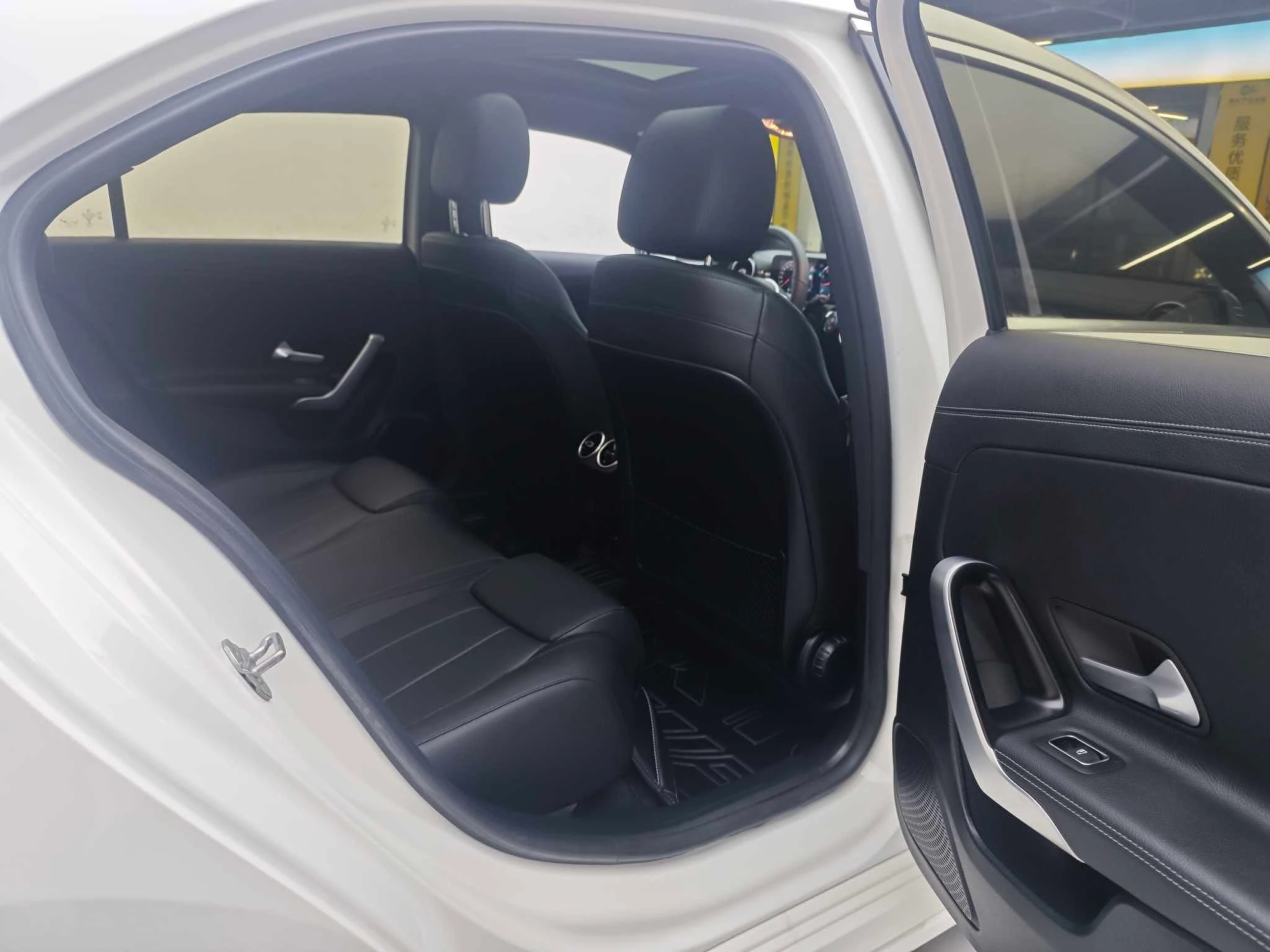 Mecedes Benz A180L Sport - interior