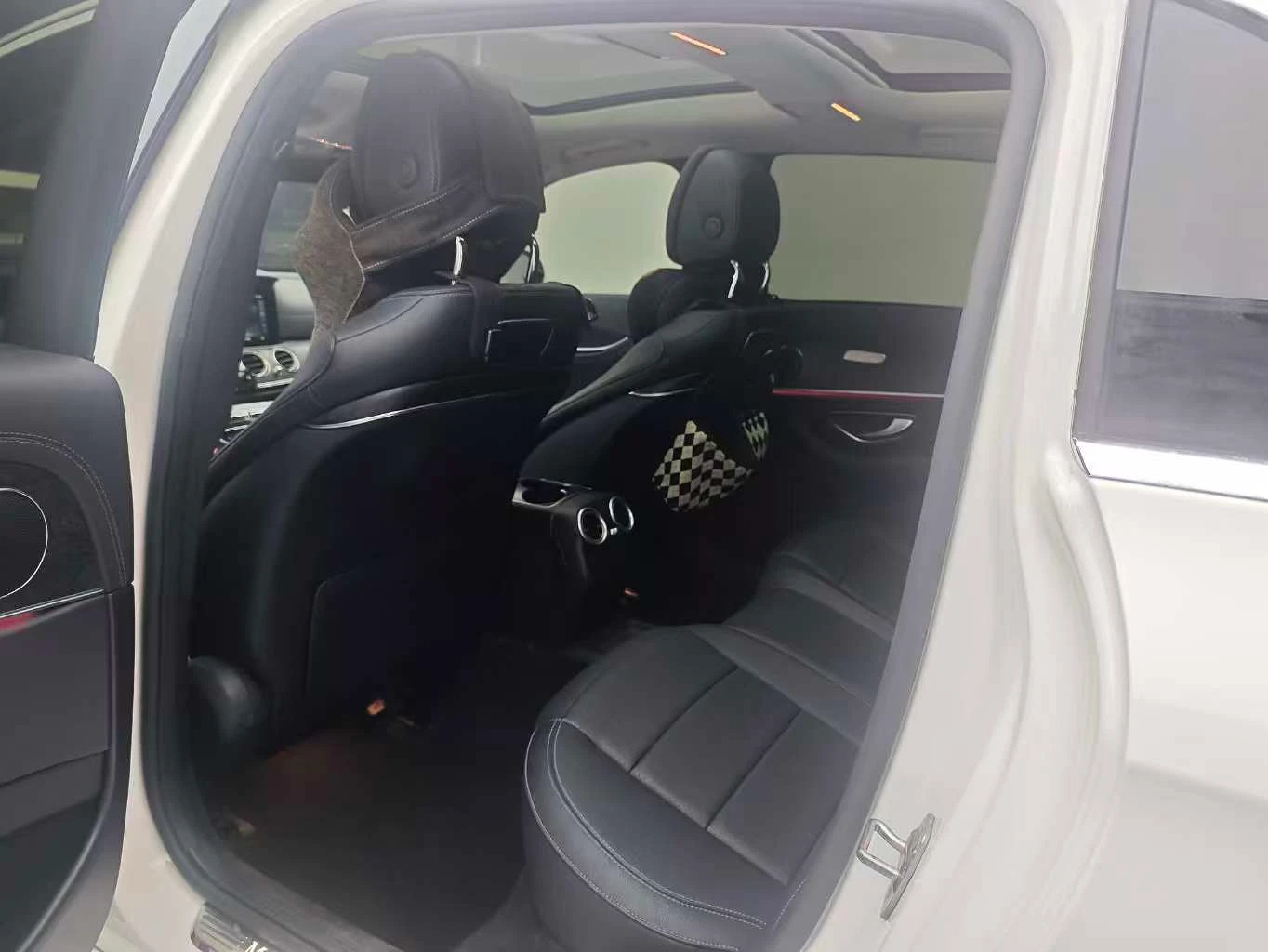 Mecedes Benz E300L Sport - interior