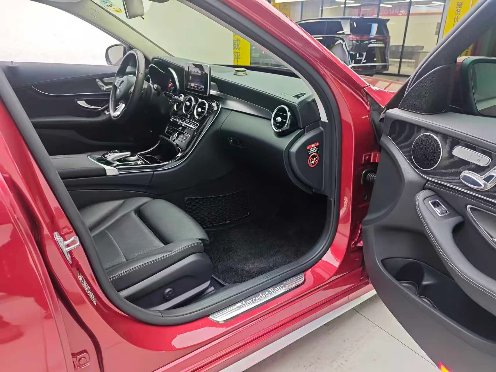 Mecredes Benz C200L Sport  - interior
