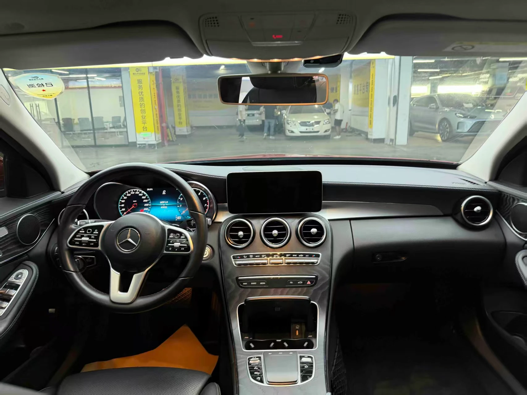 Mecredes Benz C260 L  - interior