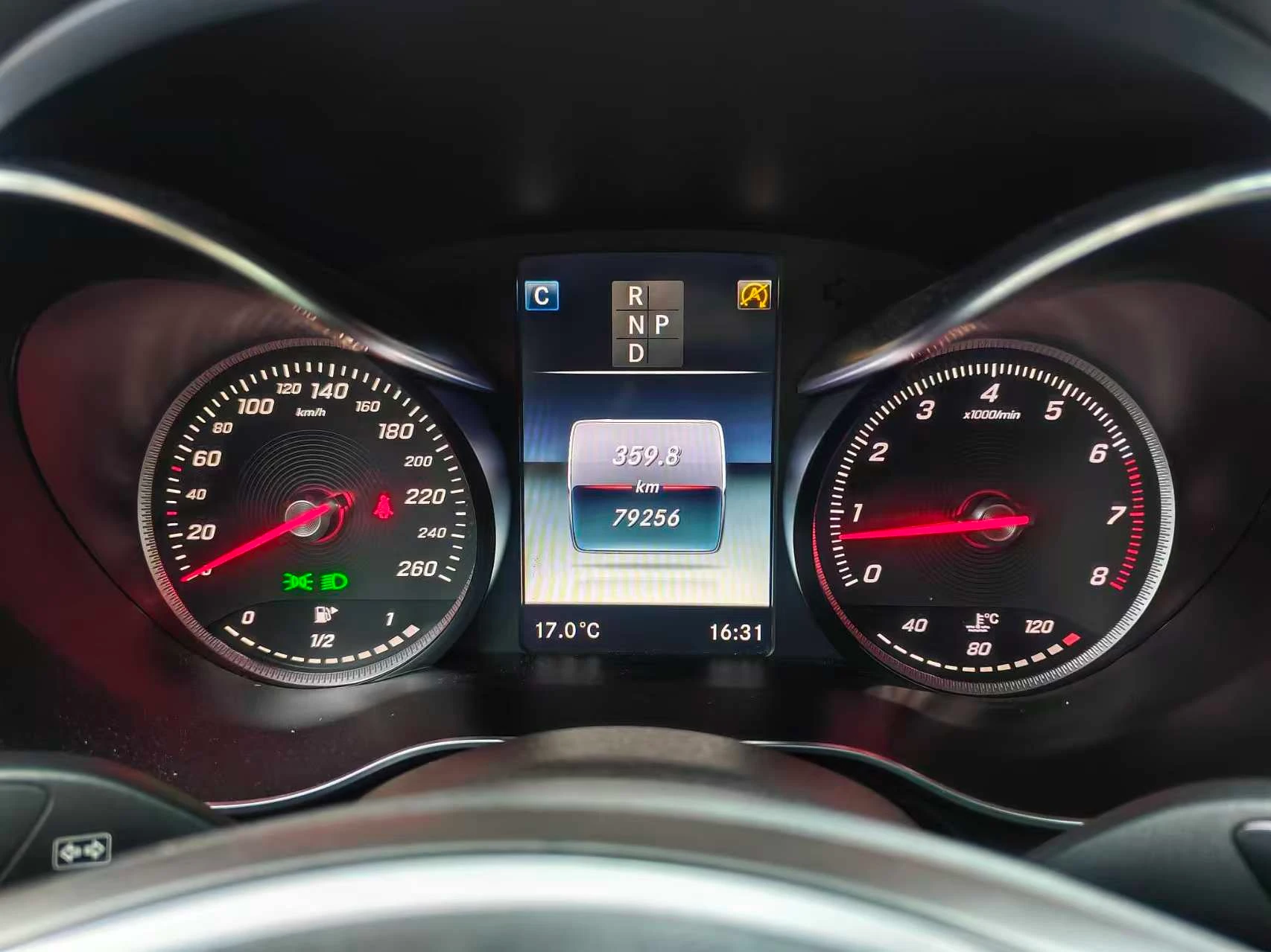 Mercedes Benz GLC200 4WD - interior