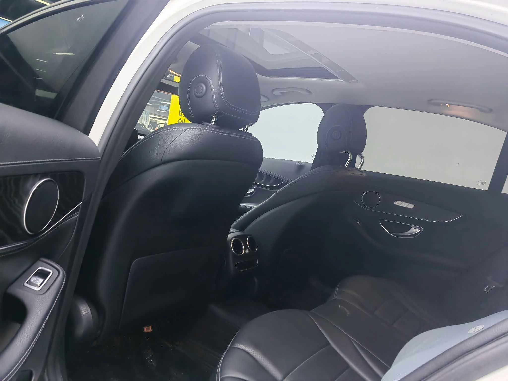 Merrcedes Benz C200L - interior