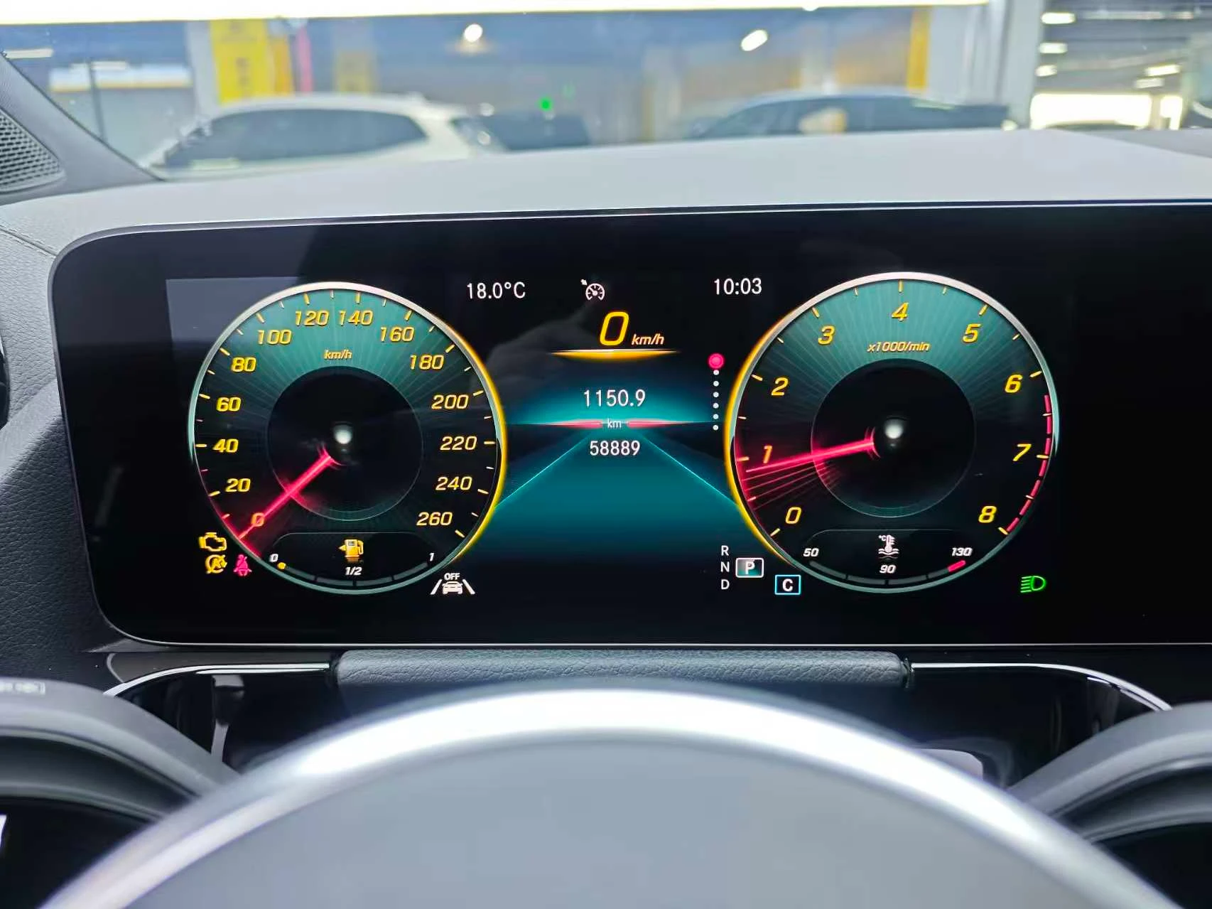 Mercedes Benz GLA200  - interior