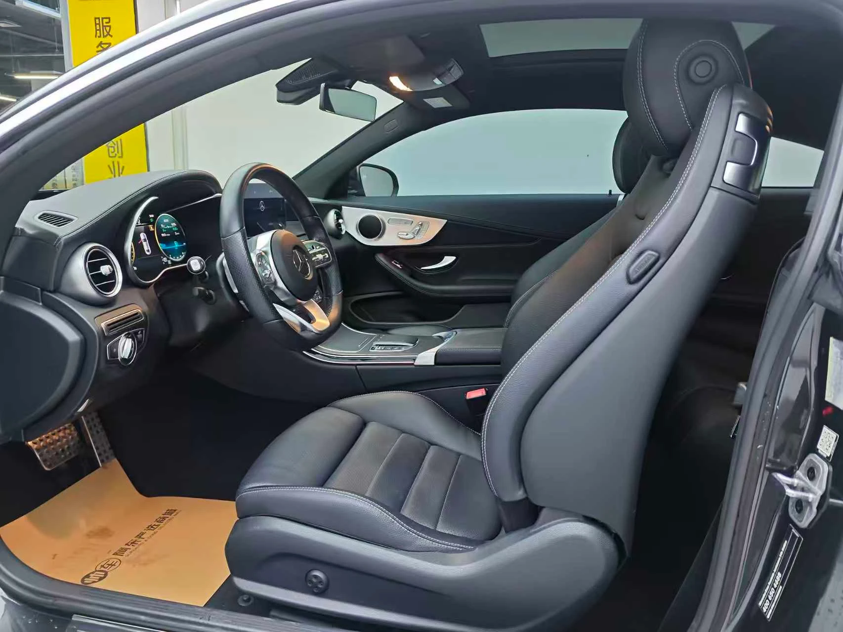 Mercedes Benz C260 - interior
