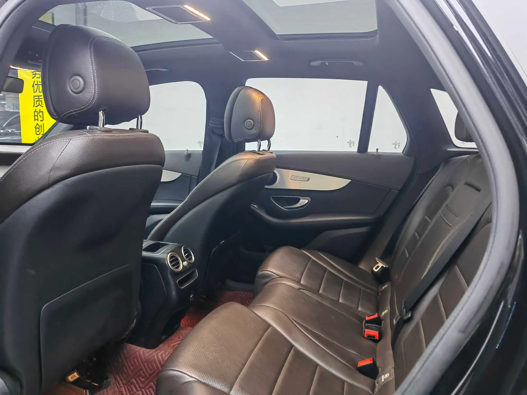 Mercedes Benz GLC260 L 4WD - interior
