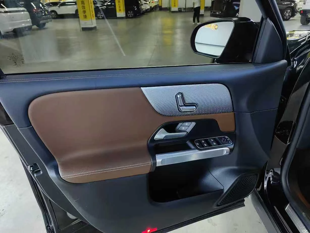 Mercedes Benz GLB200  - interior