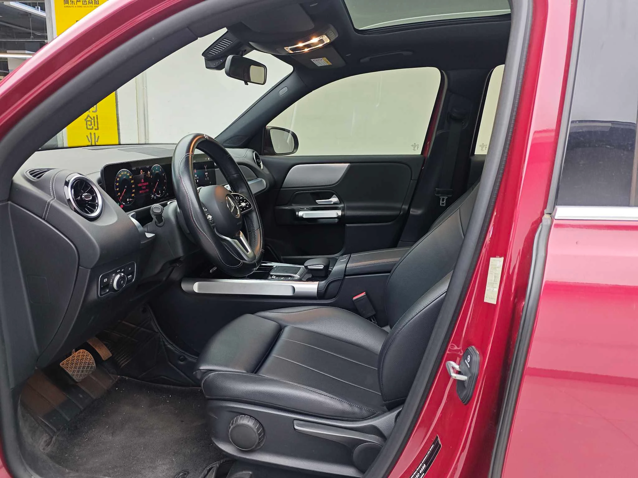 Mercedes Benz GLB200 - interior