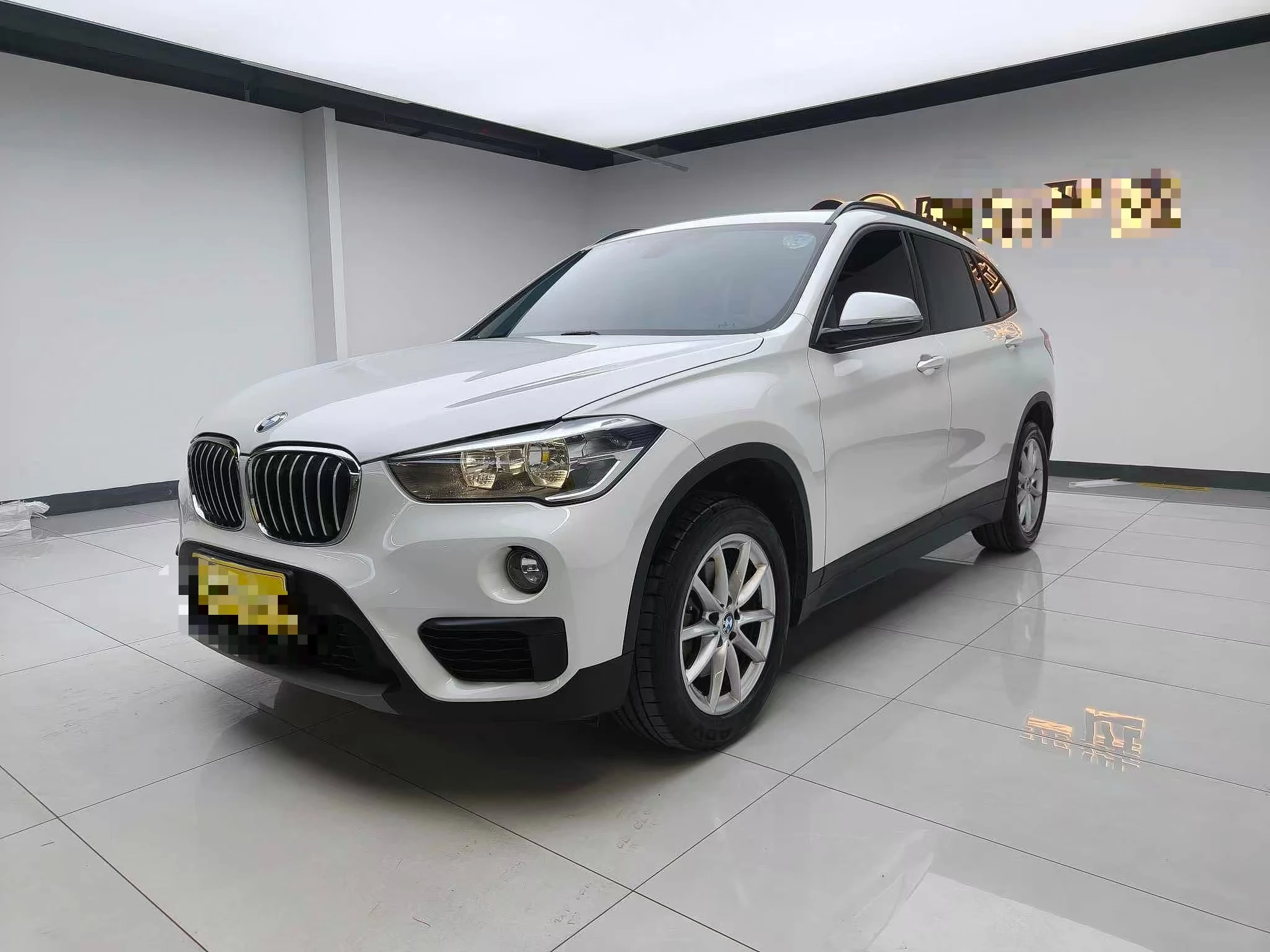 BMW - X1 18Li