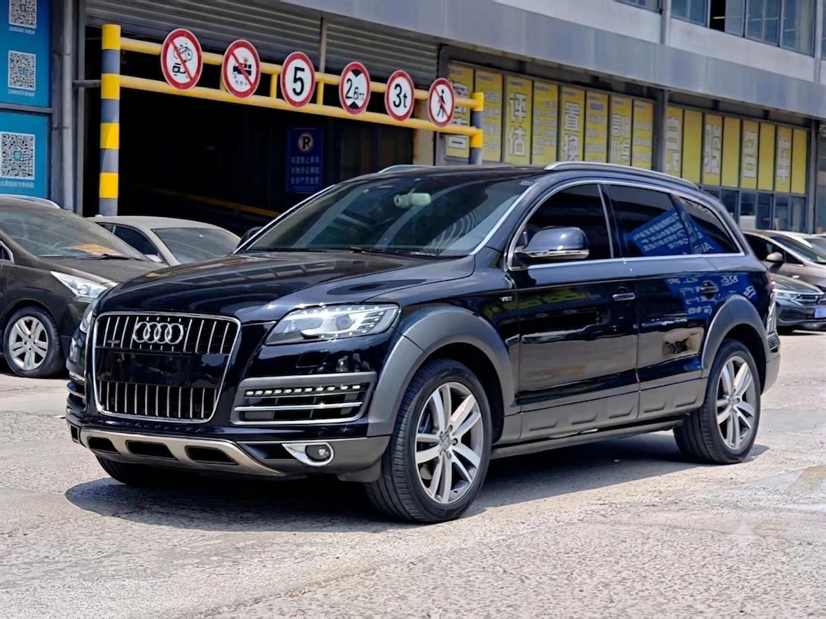 Audi Q7 4WD - Second Hand 2015- Black 226 245