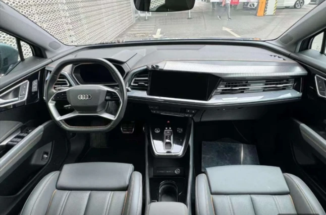 Audi Q4 40 e-tron - interior