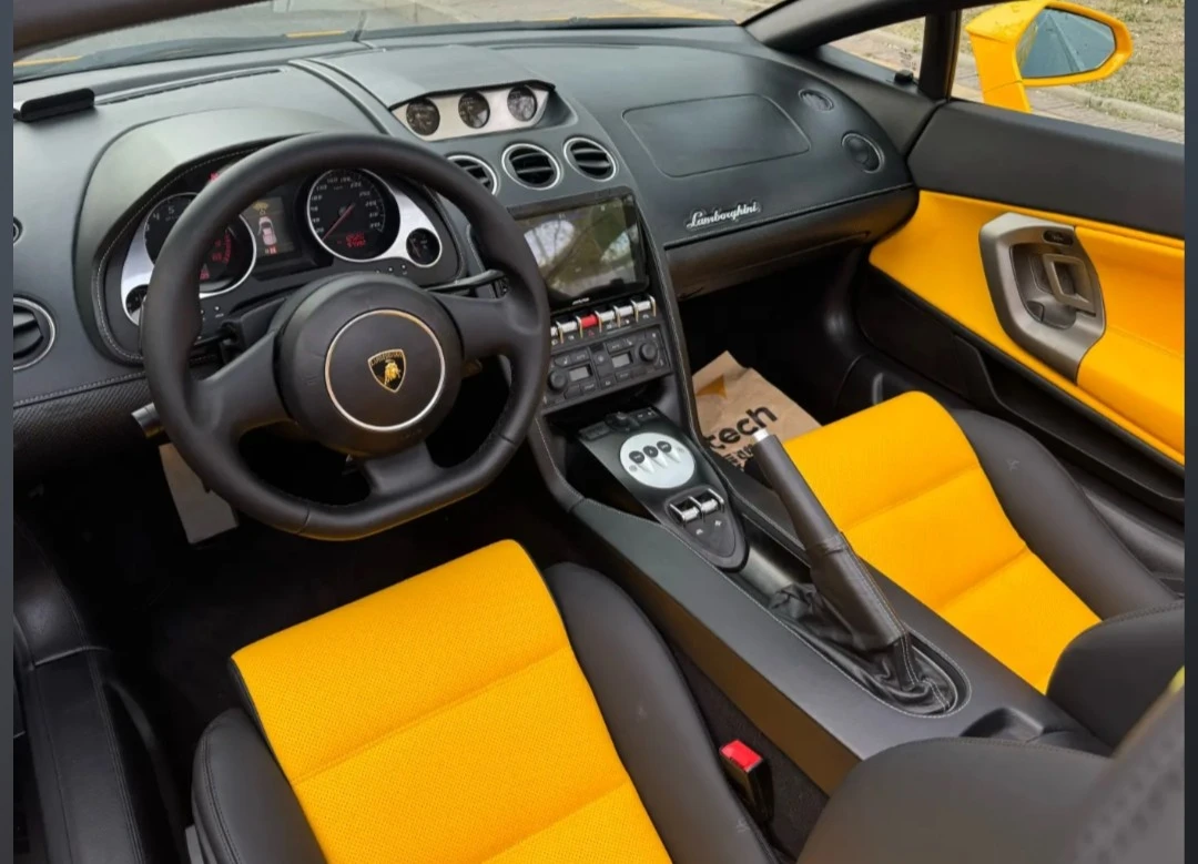 Lamborghini Gallardo LP 560-4 Spyder - interior