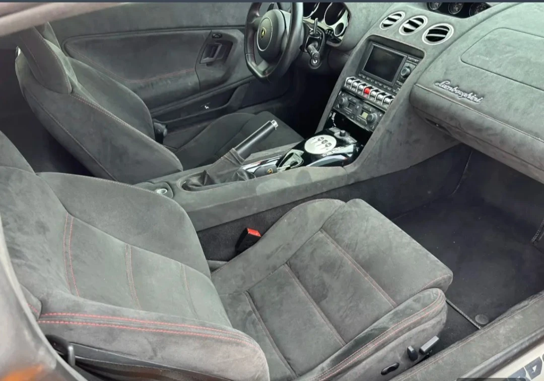 Lamborghini Gallardo LP 560-4 Gold Edition - interior
