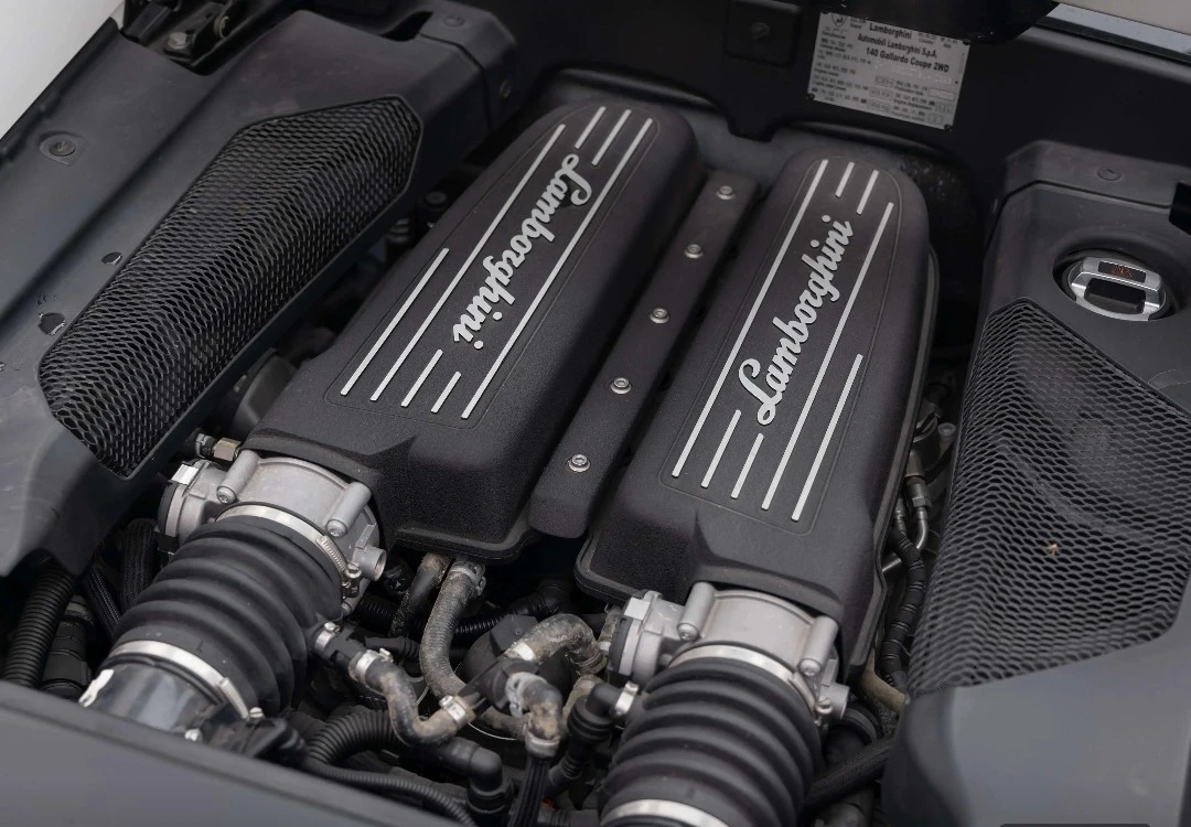 Lamborghini Gallardo LP 550-2 Standard Edition  - engine