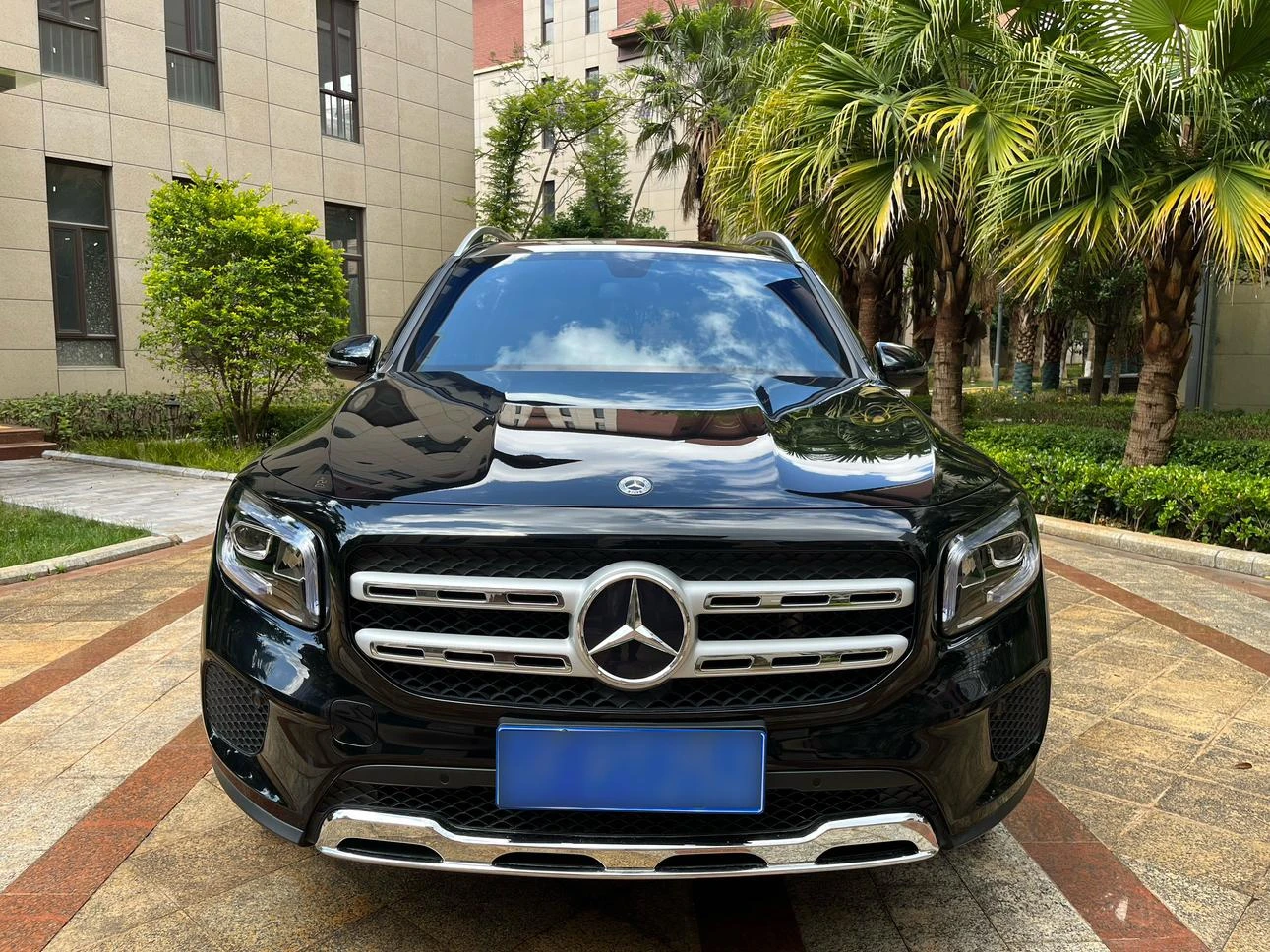 Mercedes-Benz GLB-Class GLB220 Dynamic - exterior