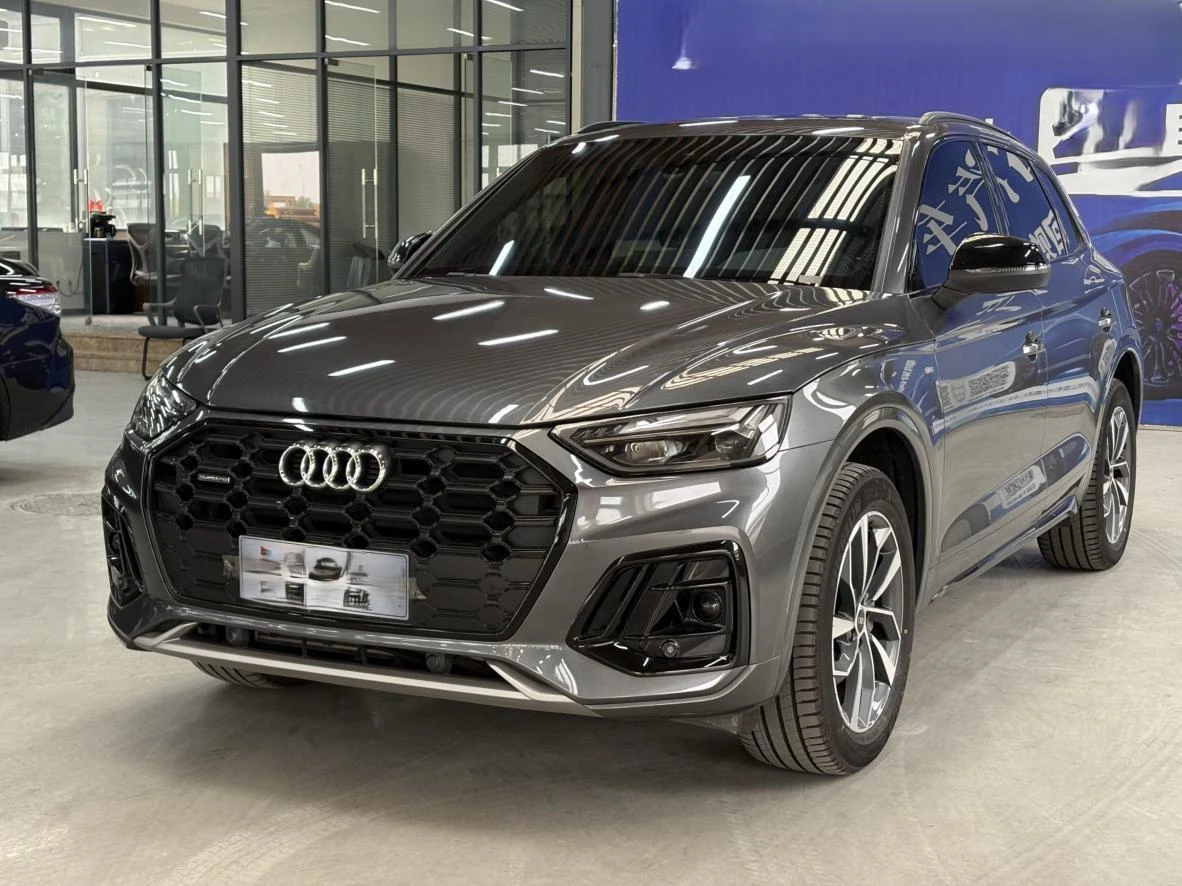 Audi Q5L 40TFSI Luxury Dynamic Model