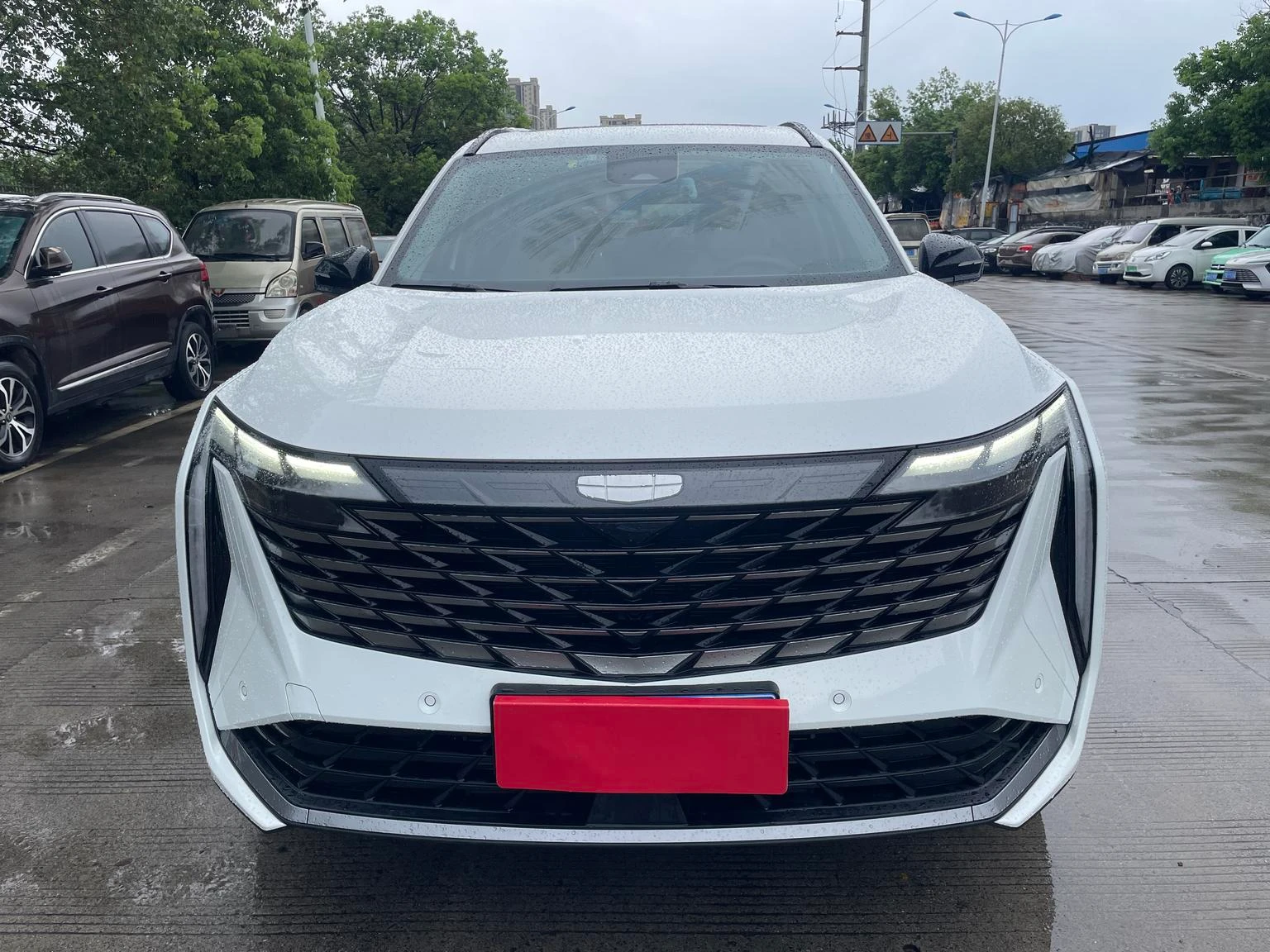 Geely Boyue L 1.5TD DCT Prestige - exterior