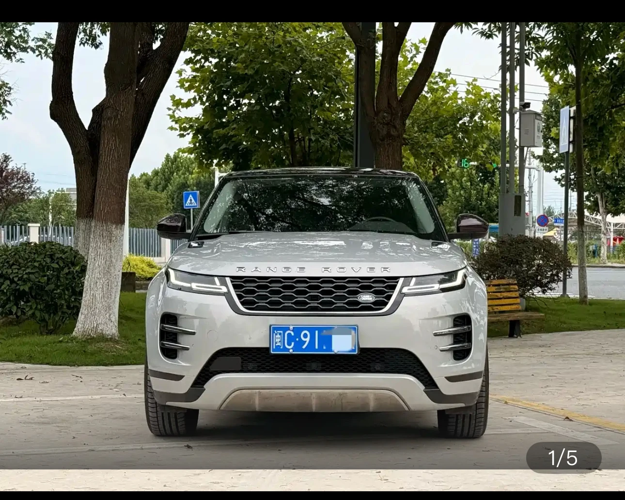 Range Rover Evoque L Launch Edition - exterior