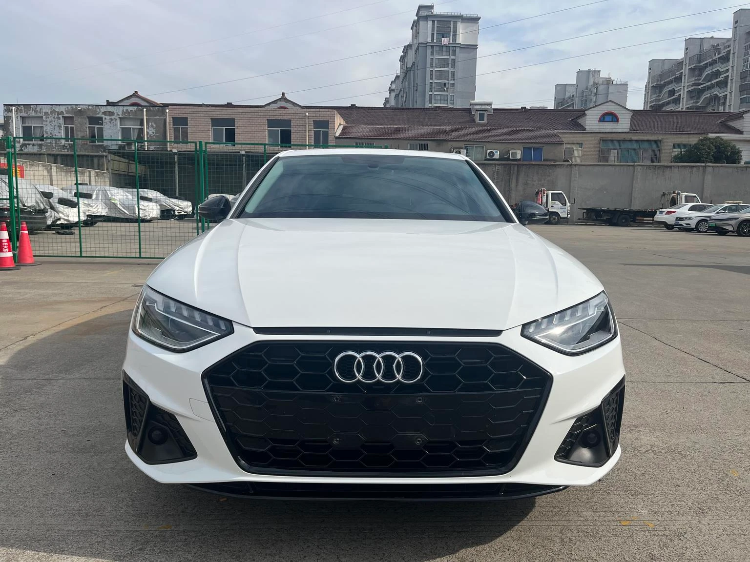 Audi A4L 40 TFSI Luxury Dynamic - exterior