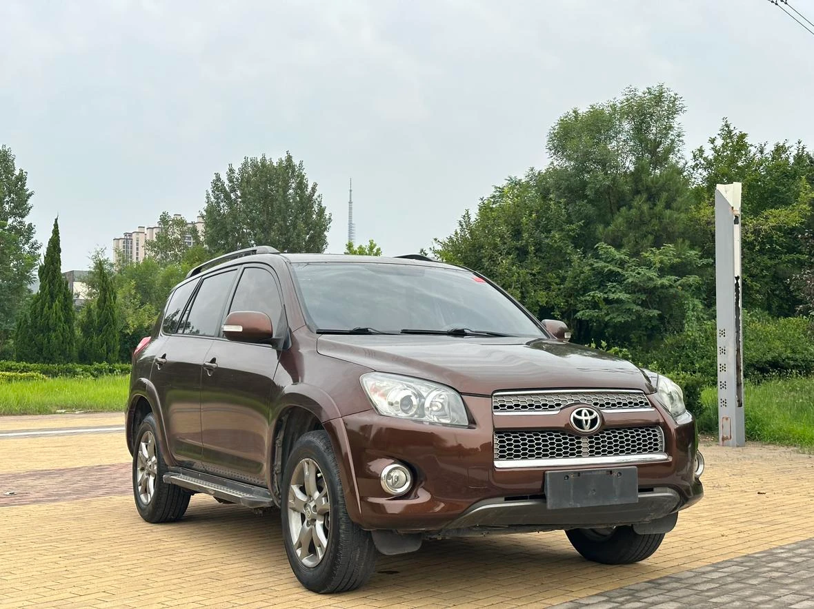 Toyota RAV4  - exterior