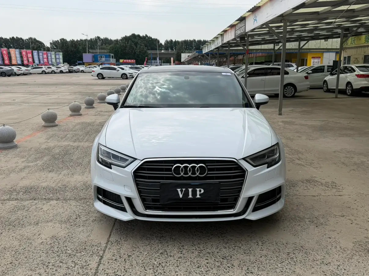 Audi A3 35TFSI Fashion Line - exterior