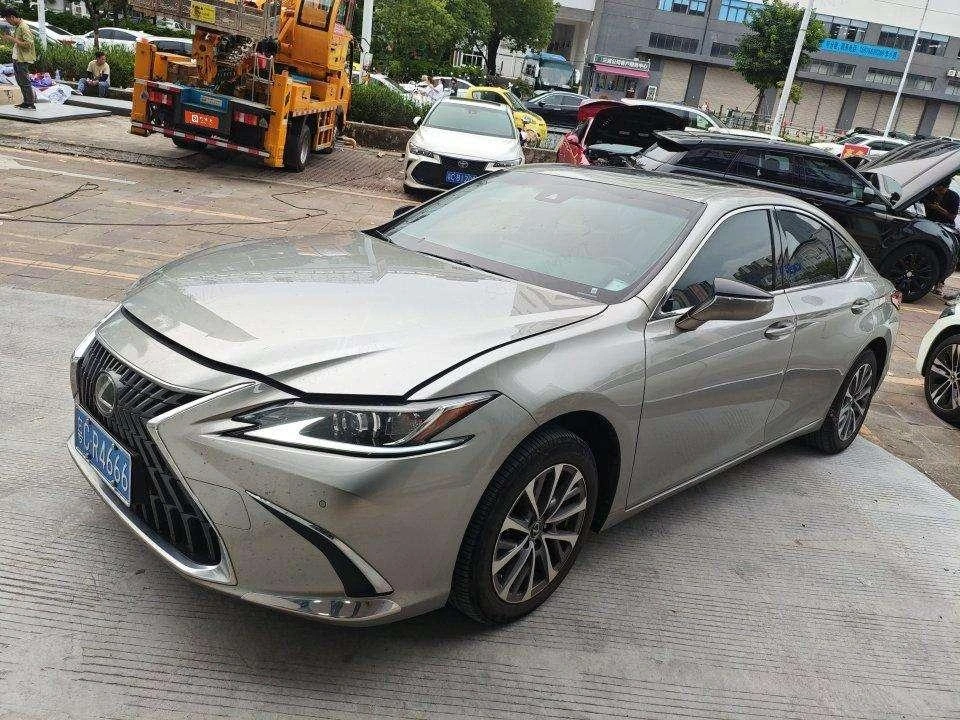 Lexus ES 200 Excellence Edition