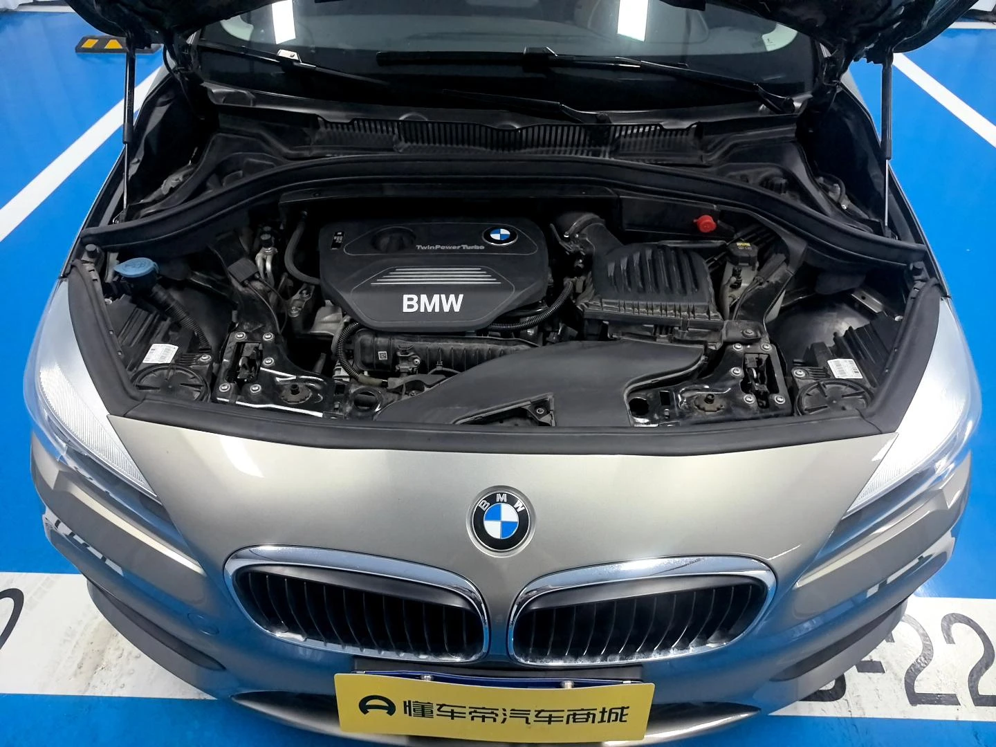 BMW 218i Fashion Line - engine