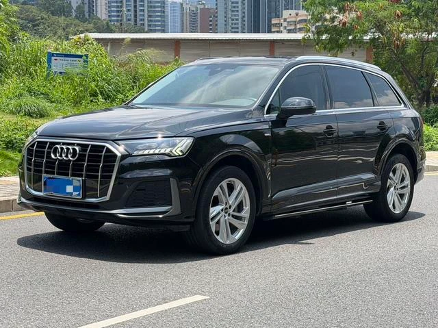 Audi Q7 45 TFSI Sport Trim