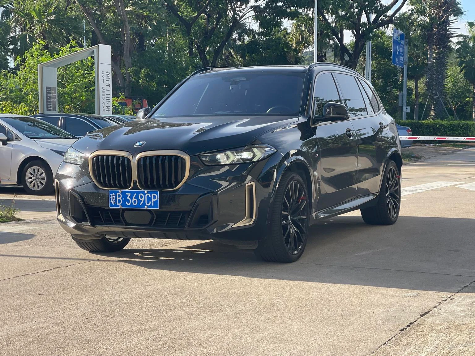 BMW X5 xDrive 40Li Exclusive Black Flame Limited Edition - exterior