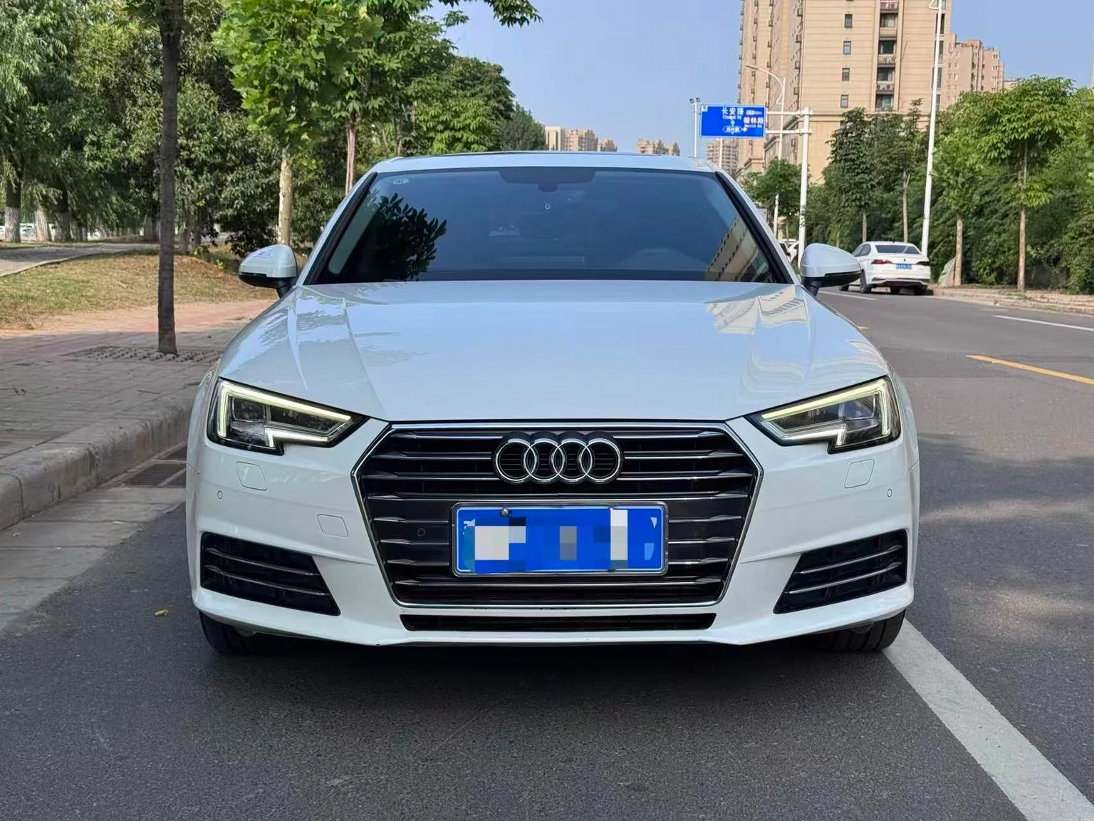 Audi A4L 40 TFSI Premium - exterior