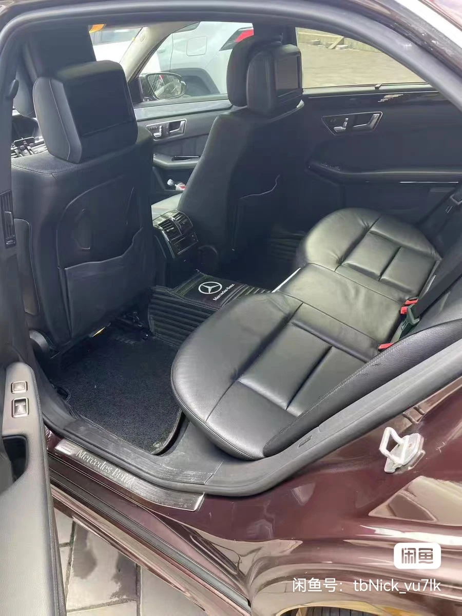 Mercedes-Benz E300L  - interior