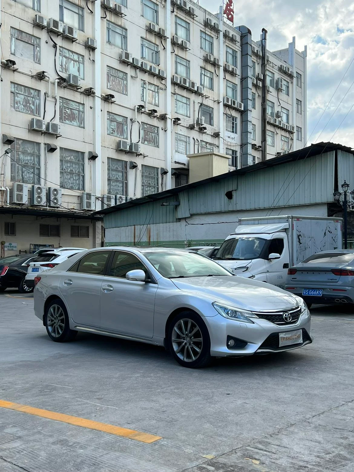 Toyota Reiz - exterior