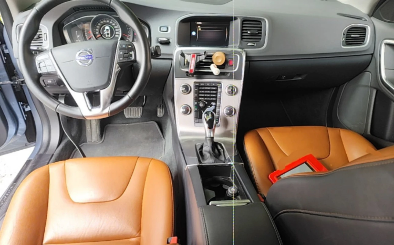 Volvo S60 S60L T3 FWD - interior