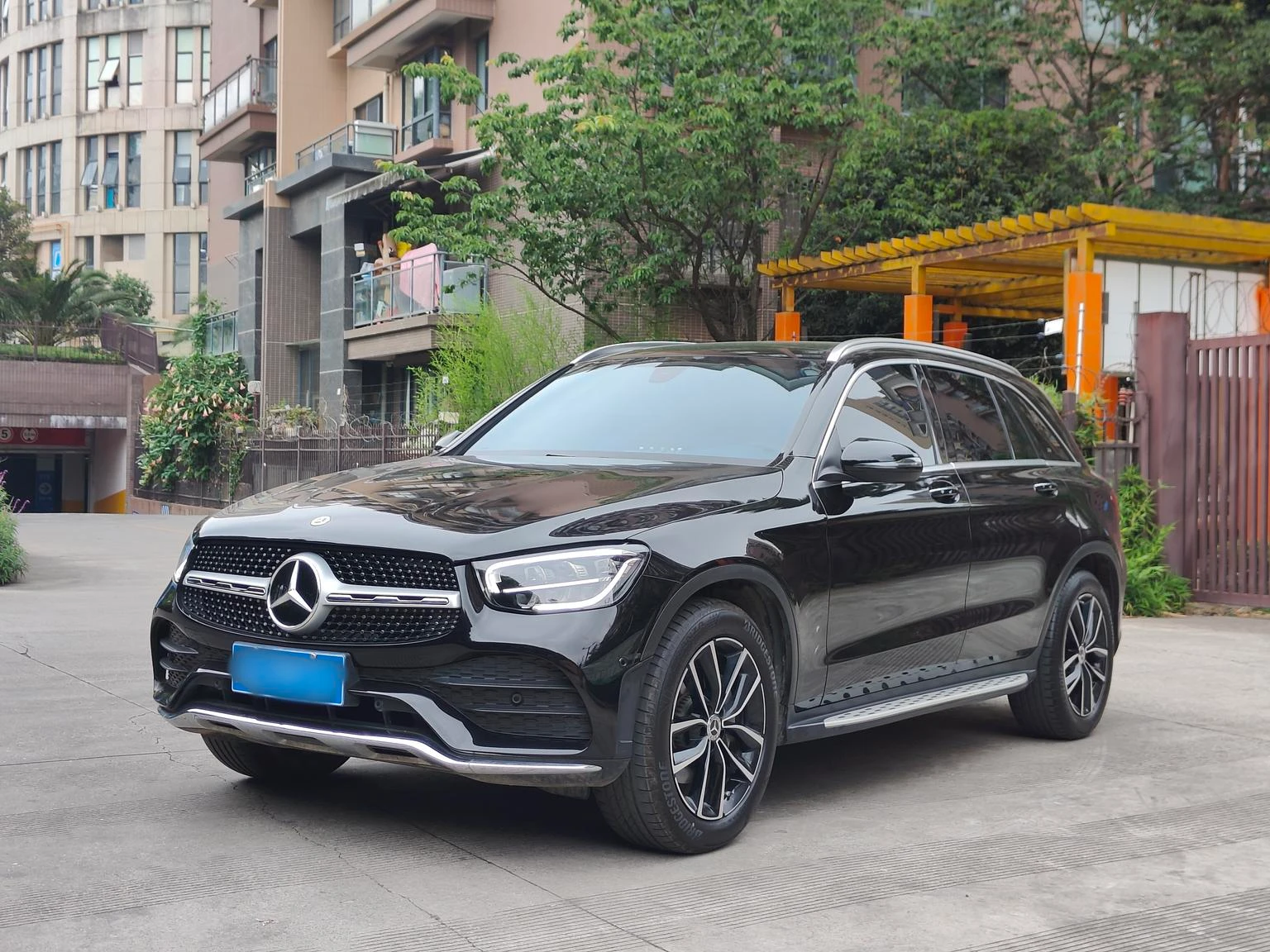 Mercedes-Benz GLC 260 L 4MATIC Luxury Edition - exterior