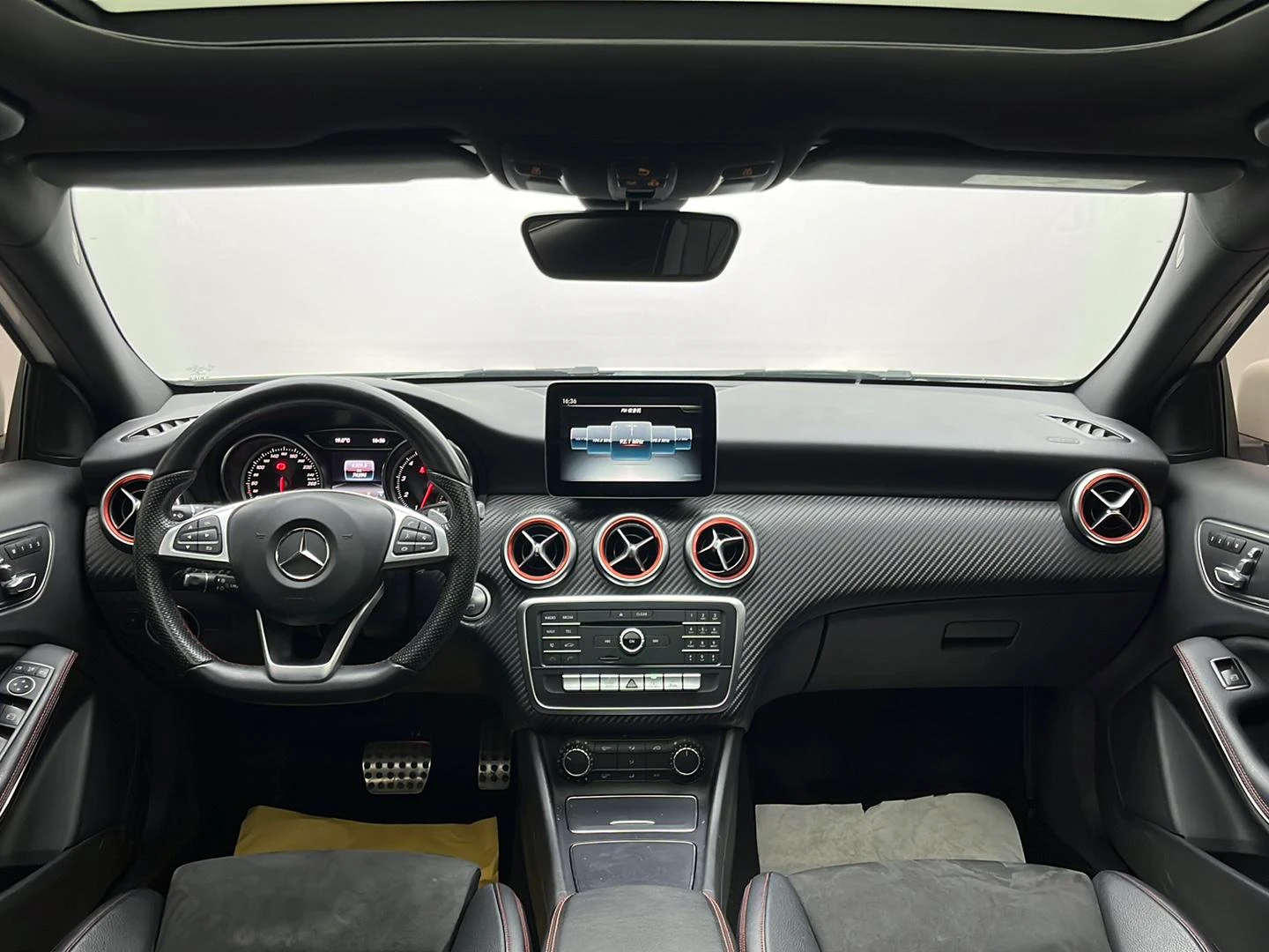 Mercedes-Benz A200 - interior