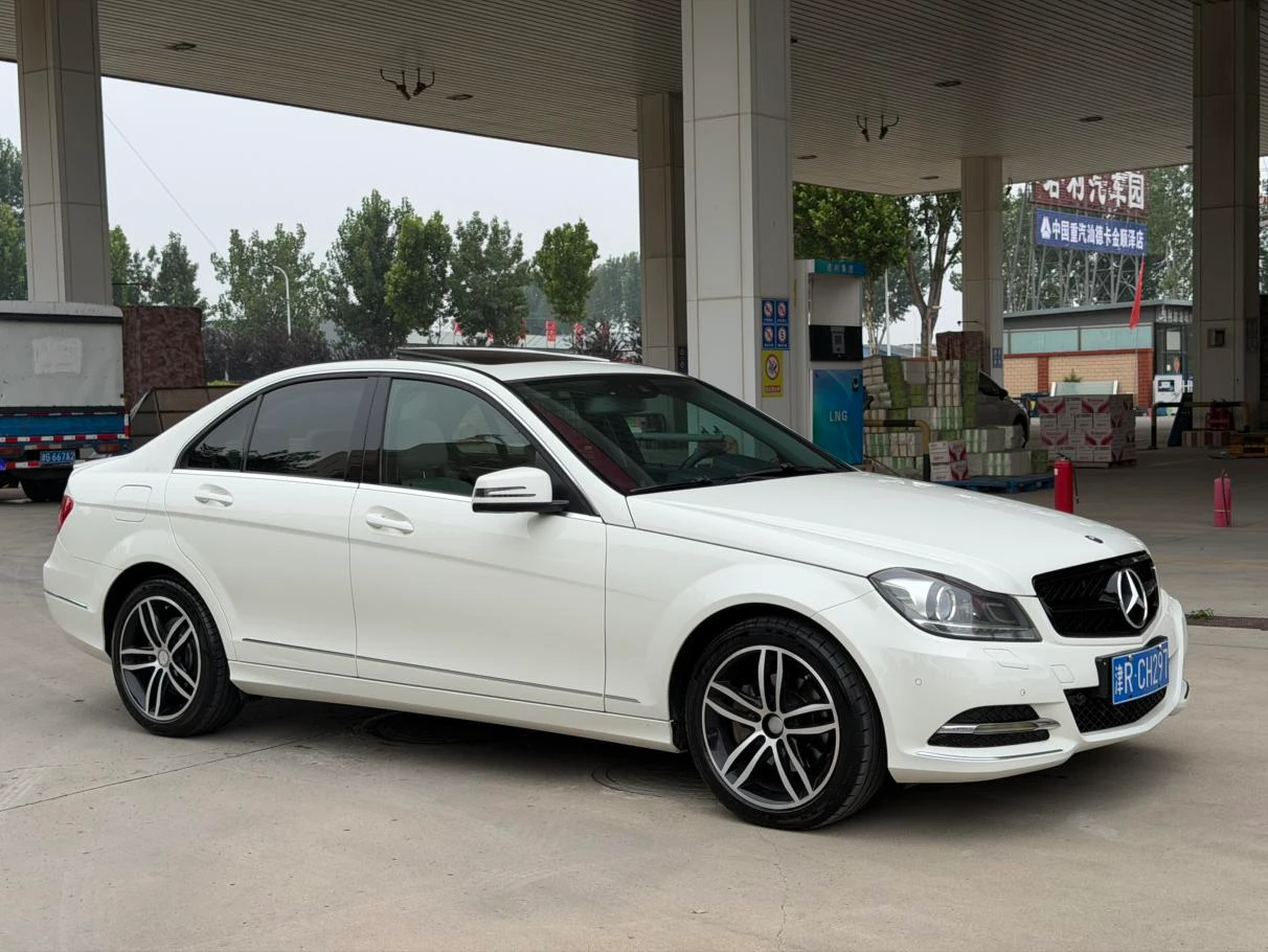Mercedes-Benz C 300  - exterior