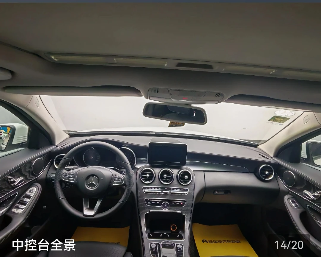 Mercedes-Benz C180L Sport - interior
