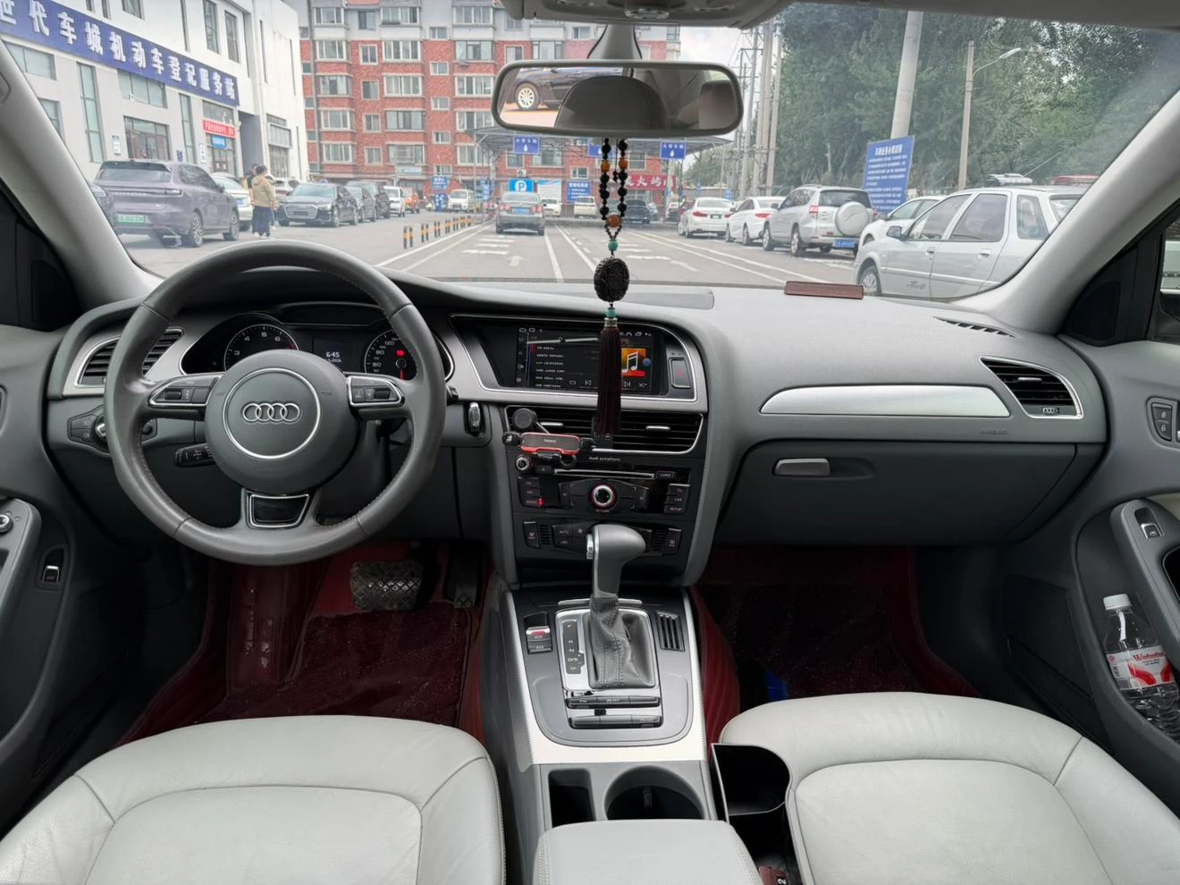 Audi A4L 35 TFSI - interior