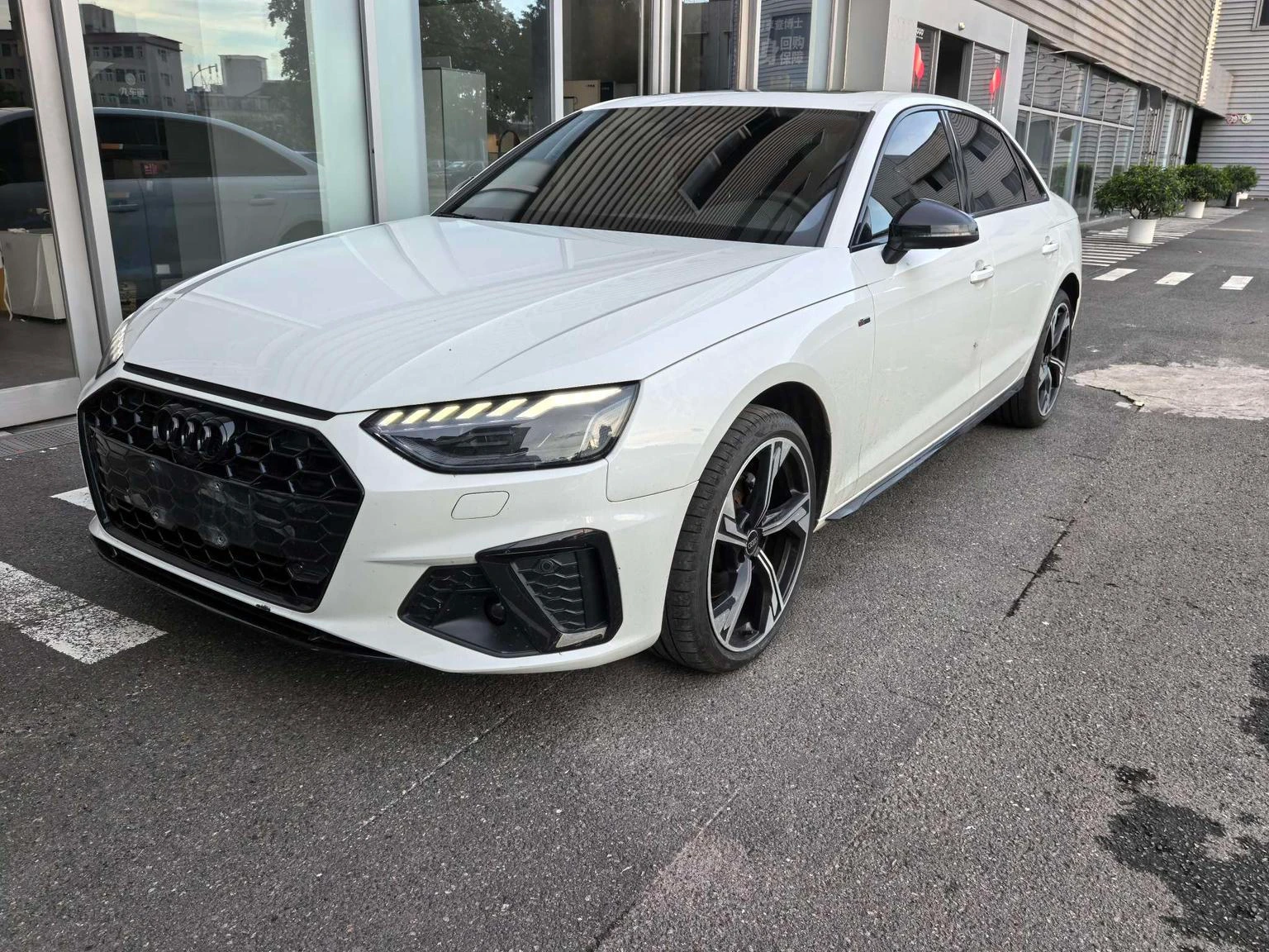 Audi A4L 40 TFSI Luxury Dynamic Star Night Edition - exterior