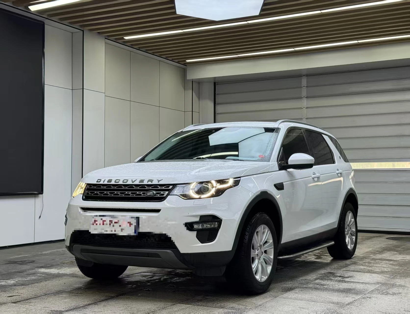 Land Rover Discovery Sport 240PS Pure - exterior