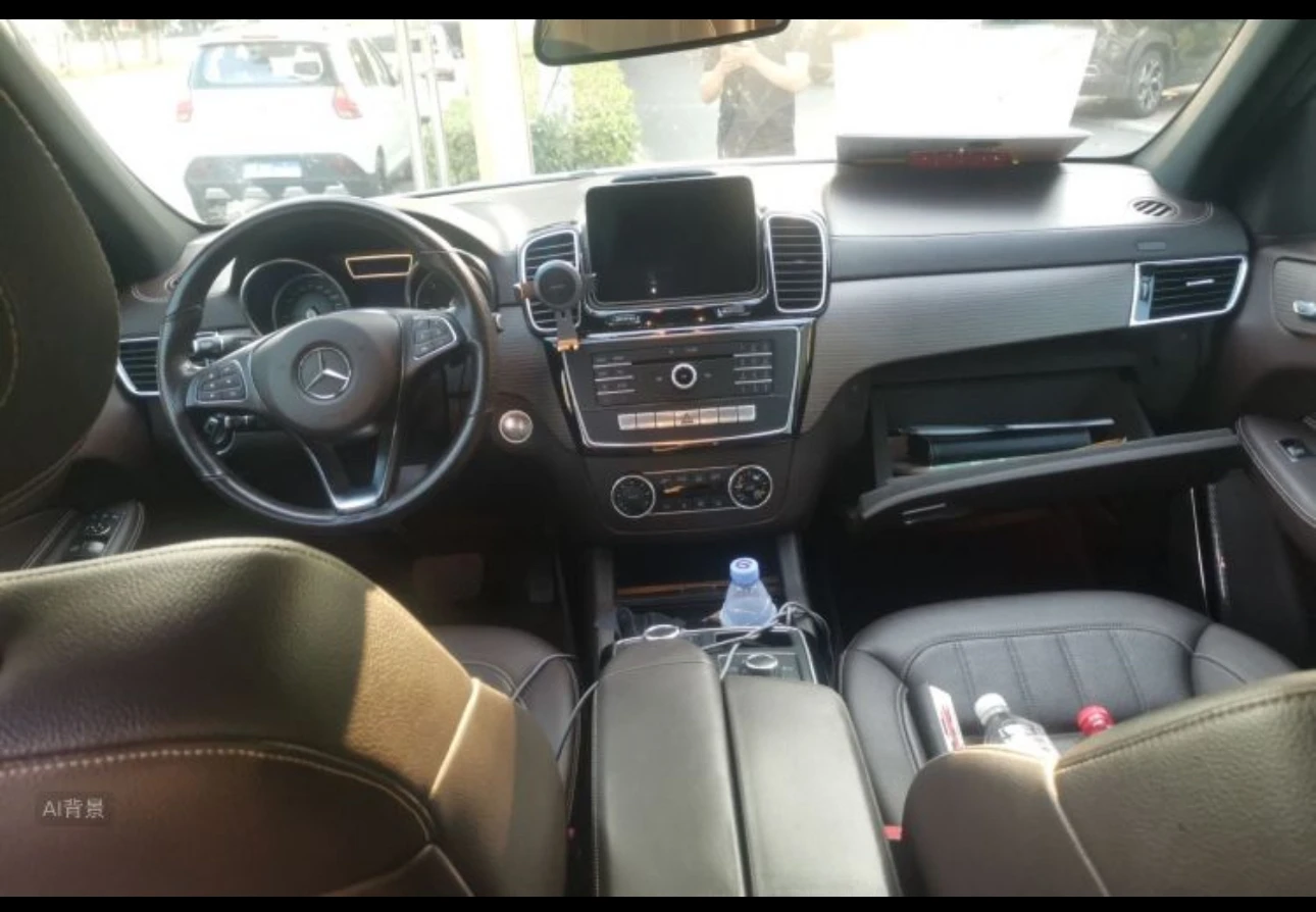 Mercedes-Benz GLE320  4MATIC - interior