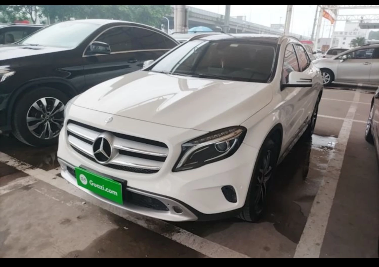 Mercedes-Benz GLA220 
