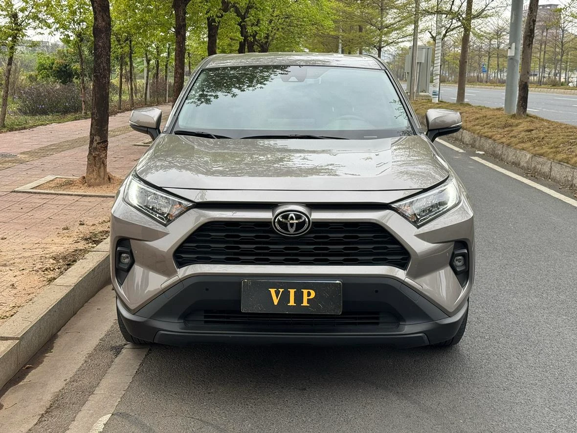 Toyota RAV4 2.0L CVT 2WD Urban Edition - exterior