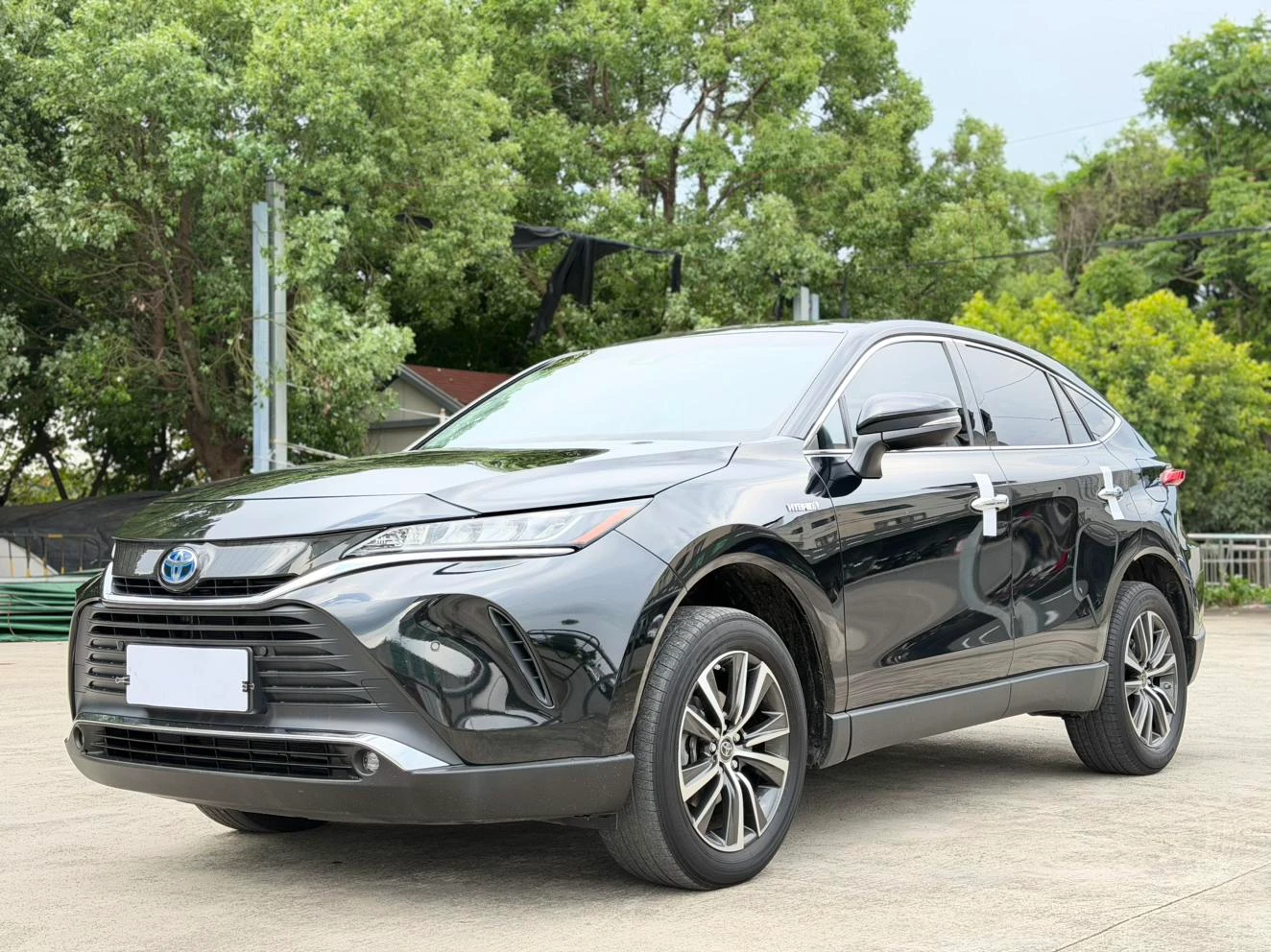 Toyota HARRIER Intelligent Hybrid 2.5L E-CVT FWD Luxury