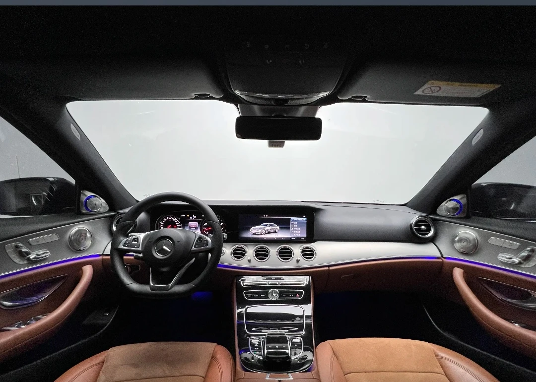Mercedes-Benz E300 Sport - interior