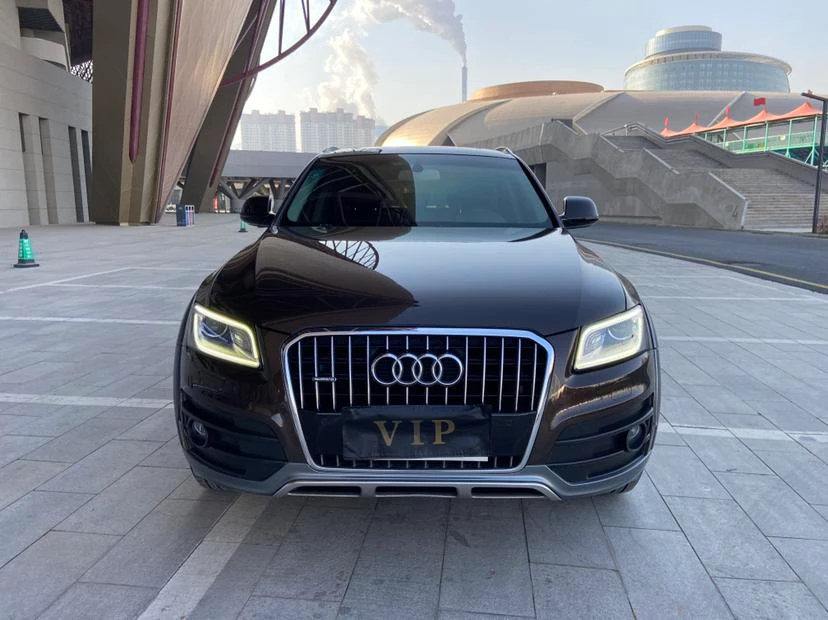 Audi Q5 Plus 40 TFSI Technology - exterior