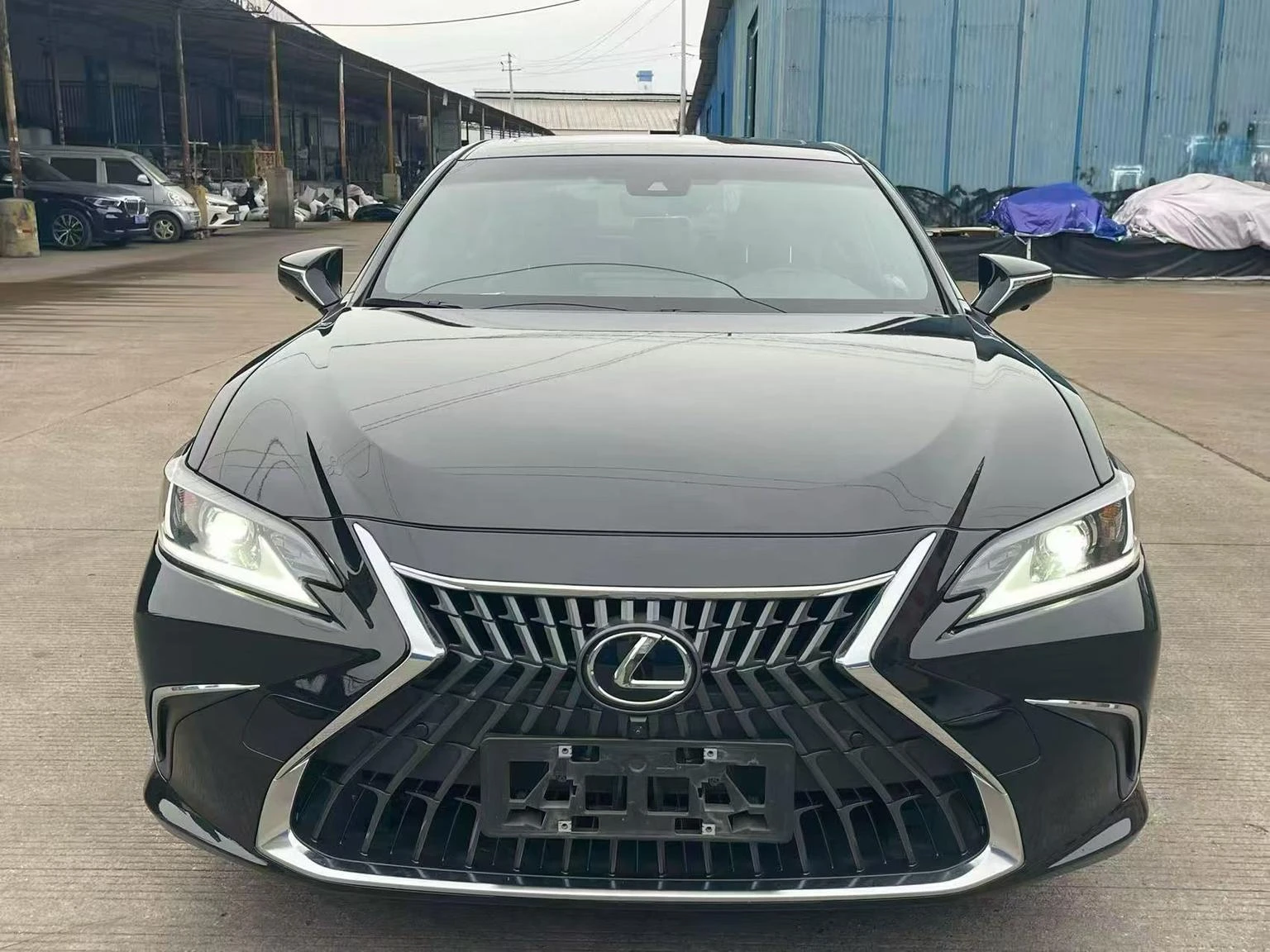 Lexus ES 200 Excellence Edition - exterior