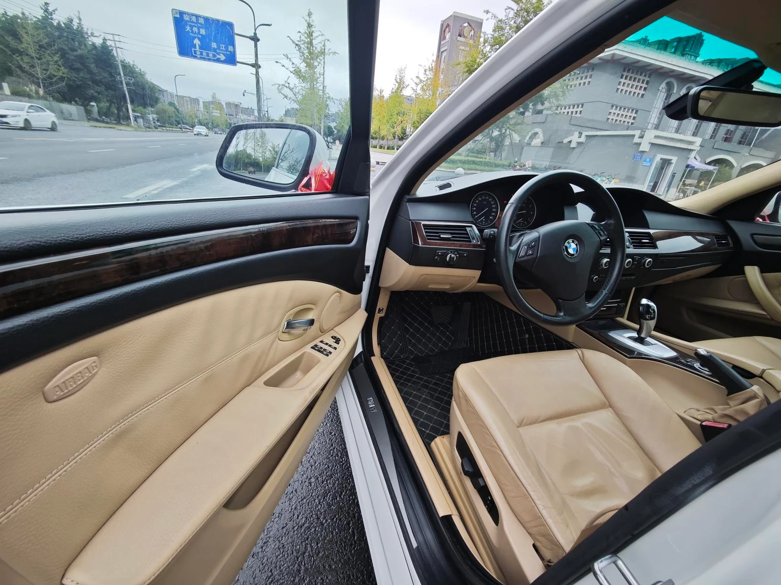 BMW 520Li Luxury - exterior