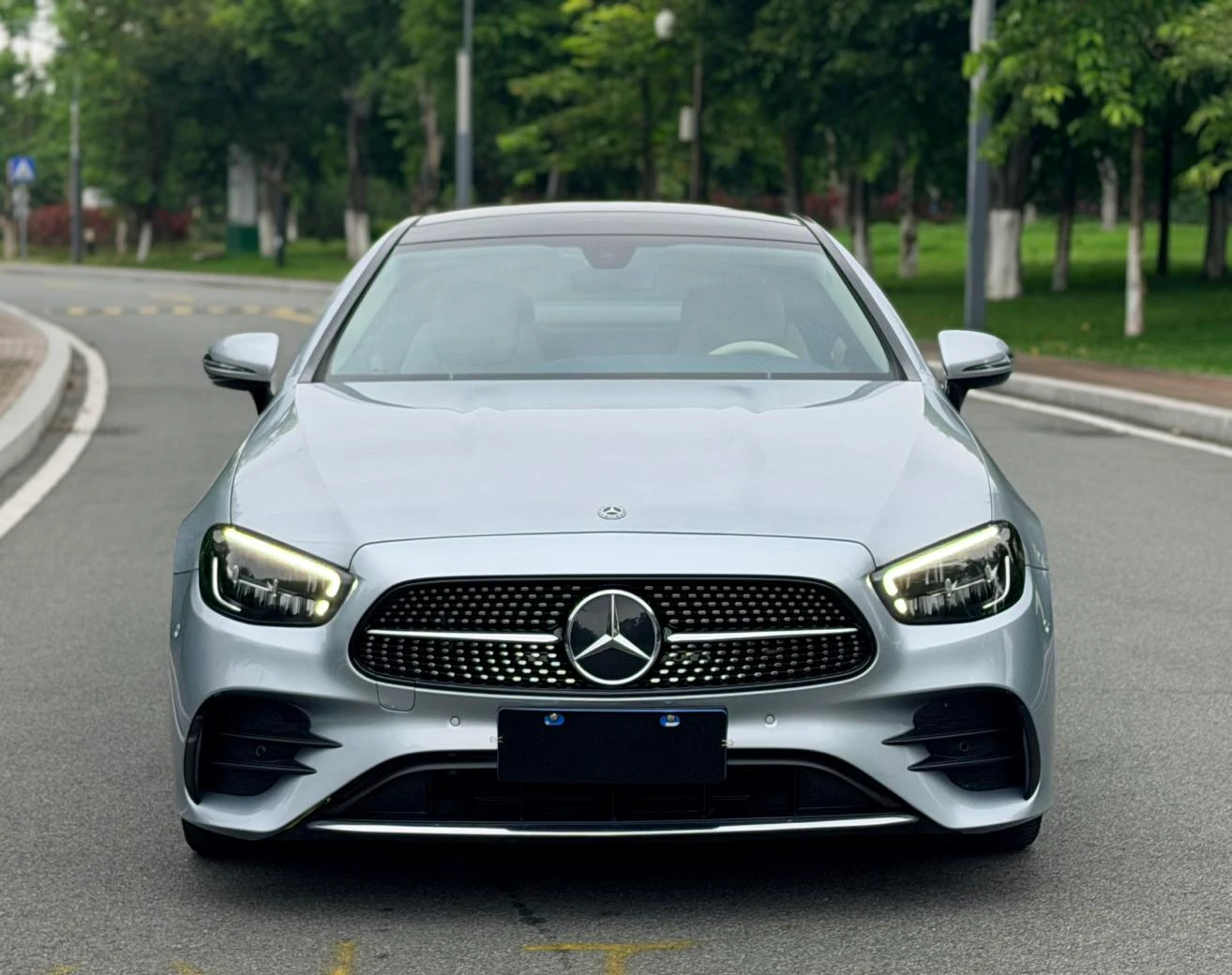 Mercedes-Benz E-Class E260 - exterior