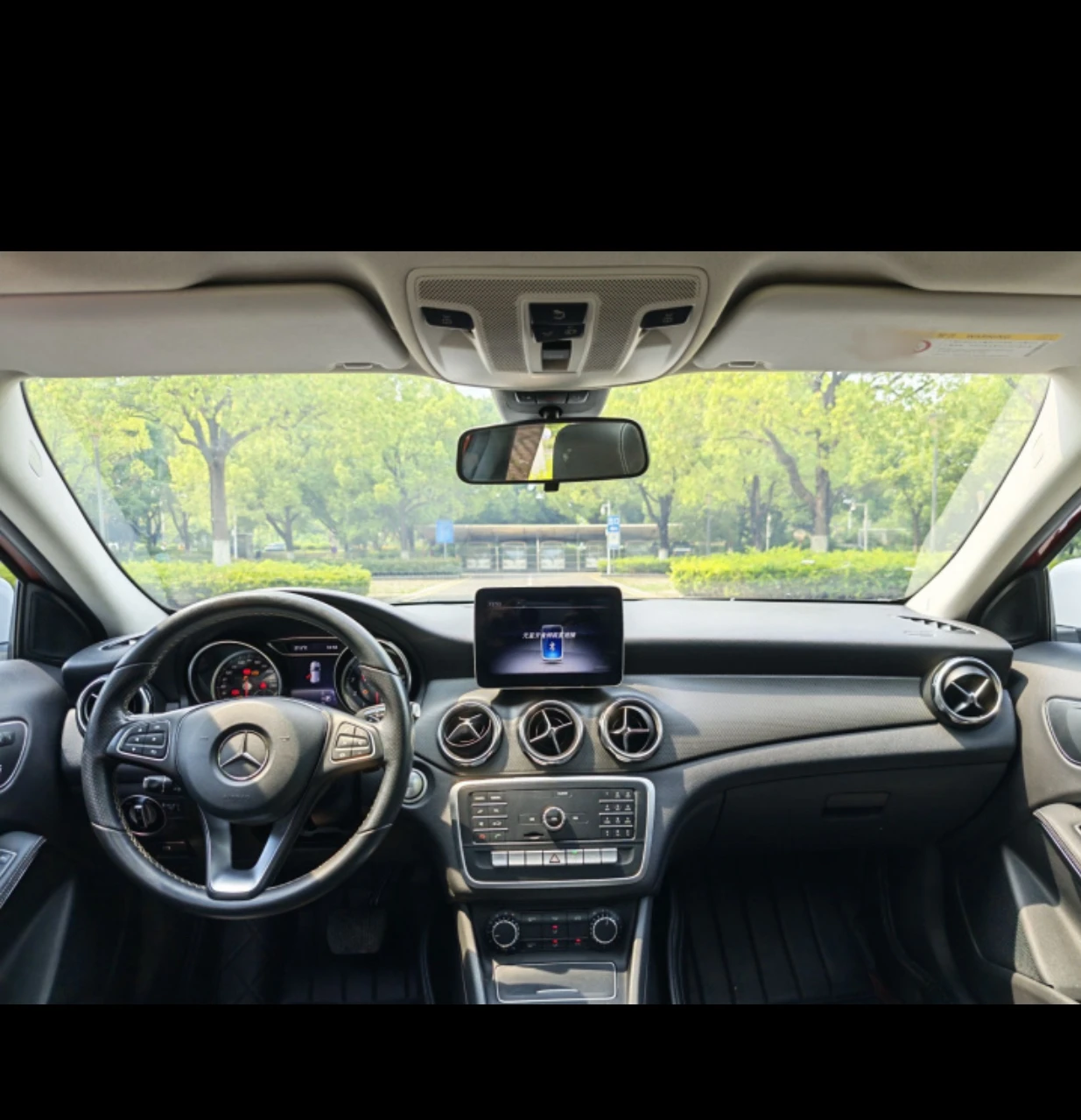 Mercedes-Benz GLA200 Dynamic - interior