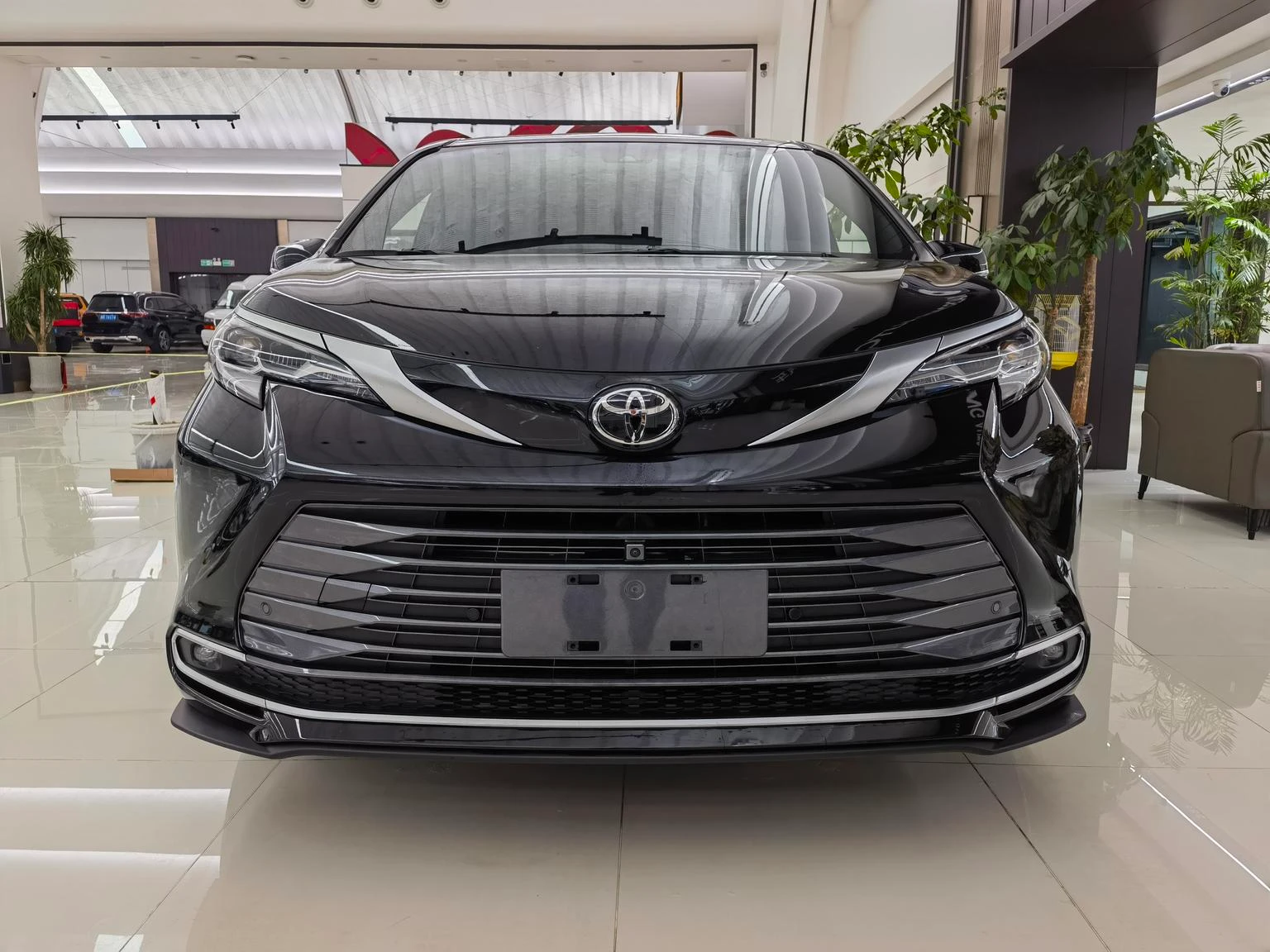 Toyota Sienna Hybrid 2.5L AWD Premium Edition - exterior